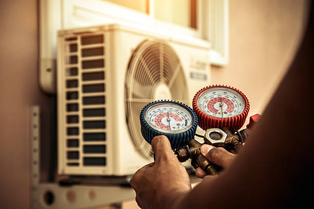 Professional Hvac Maintenance technician working in Bellwood, IL
